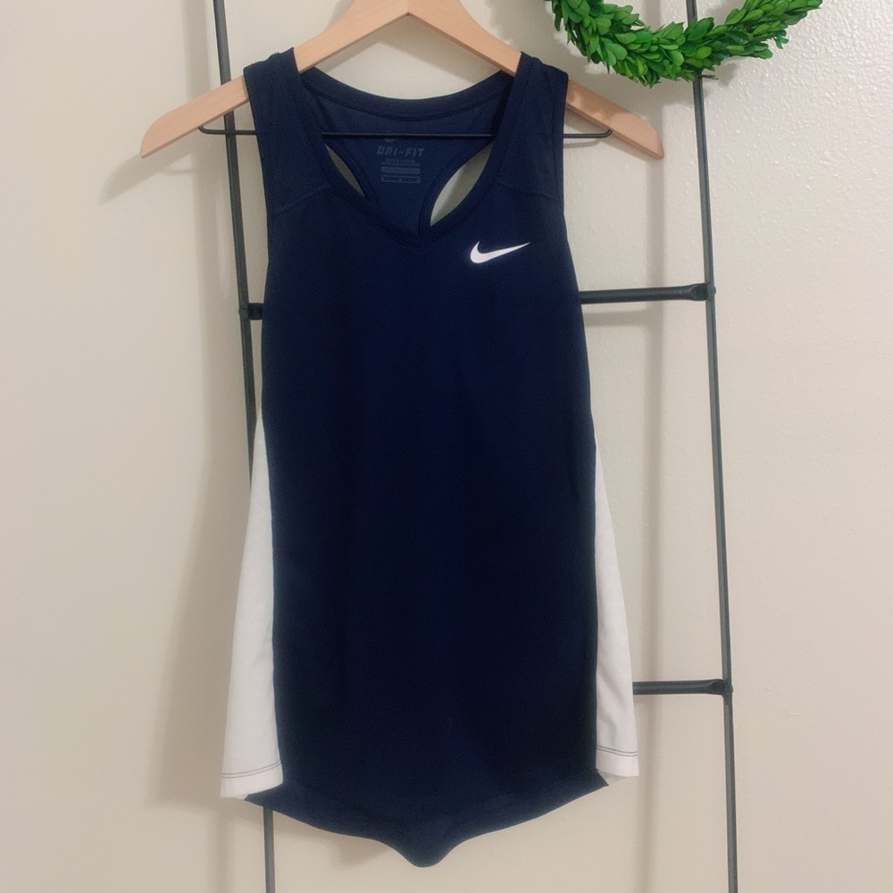 🌿 nike tank top